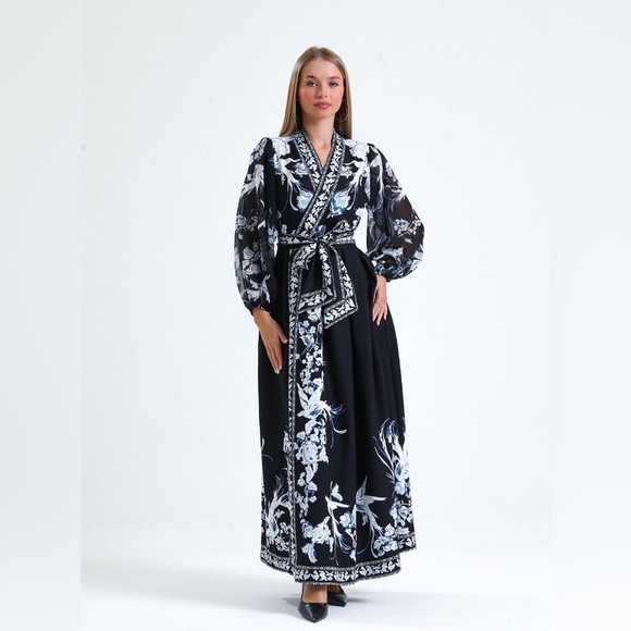 Beautiful dress - Picture 1 of 8